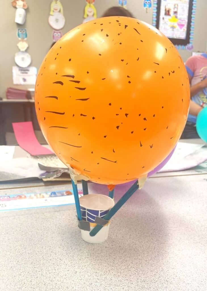 Hot air balloon toy
