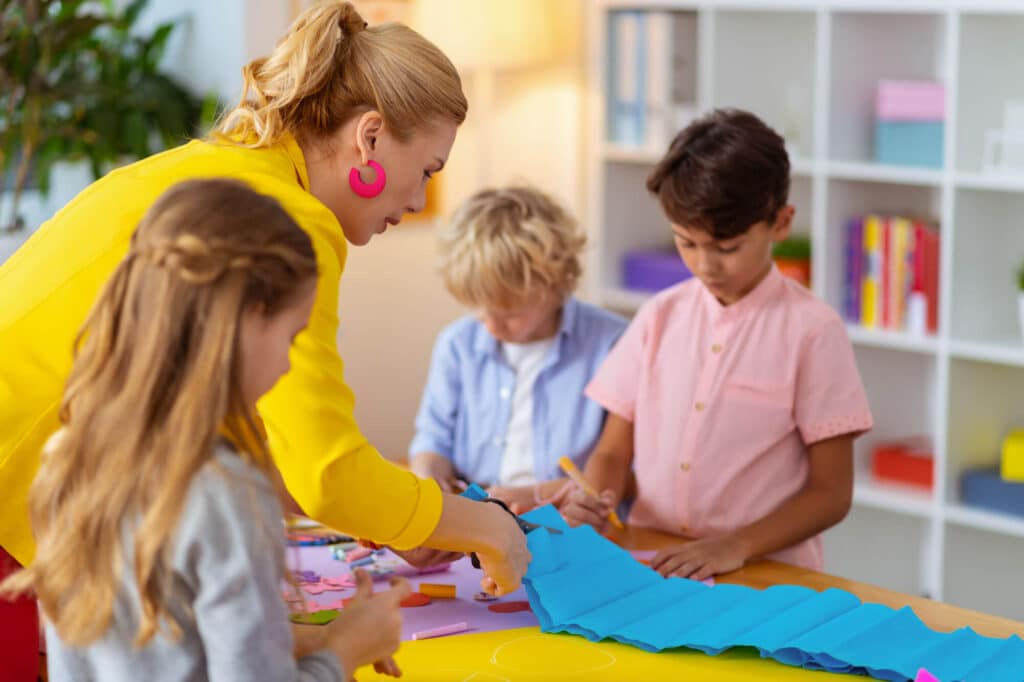 parent helper volunteer in classroom
